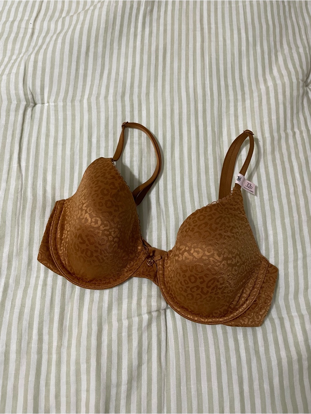 Victoria’s Secret Body by Victoria Invisible Lift Unlined Smooth Demi Bra 32D
